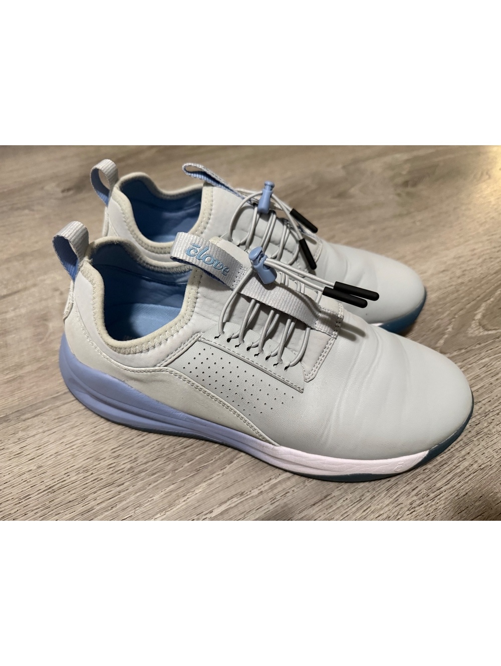 Clove Nursing Sneakers